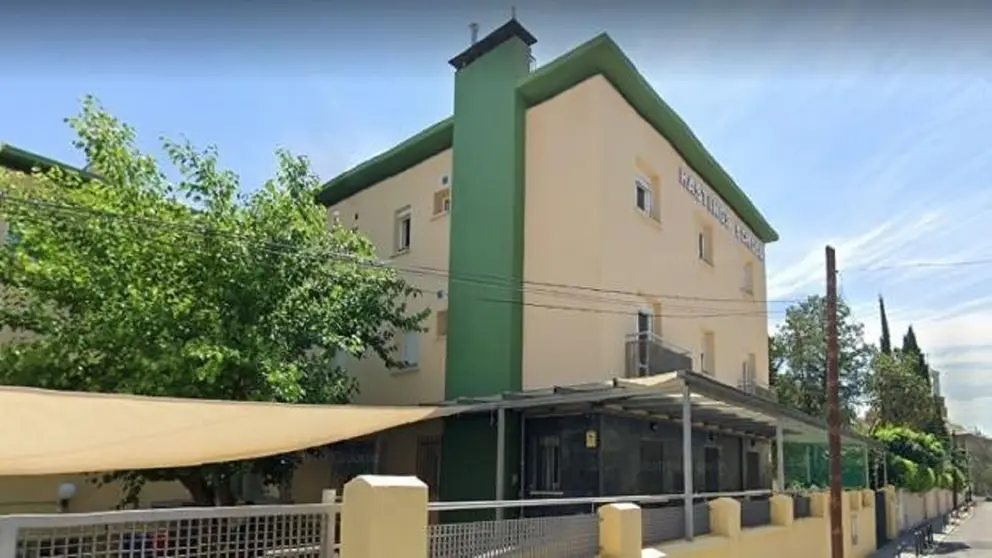 Apu&ntilde;alan a un ni&ntilde;o de 7 a&ntilde;os a la salida de un colegio en Madrid