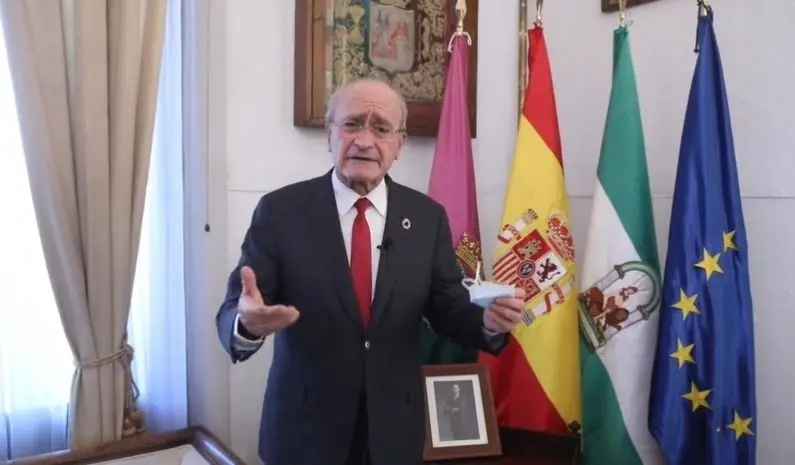 
<p>El alcalde advierte de la subida "de una manera acelerada" de la incidencia y dice que es "importante frenar ese crecimiento" </p>
<p>   M&Aacute;LAGA, 12 (EUROPA PRESS)</p>
<p>   El alcalde de M&aacute;laga, Francisco de la Torre, ha advertido este domingo de que el ritmo de crecimiento de la incidencia acumulada de coronavirus en la &uacute;ltima semana "es cuatro veces superior al de hace un mes", insistiendo en que "los no vacunados deben vacunarse cuanto antes, al igual que los ni&ntilde;os en breve, sin miedo".</p>
<p>   De la Torre, en un v&iacute;deo en redes sociales recogido por Europa Press, ha se&ntilde;alado que este pasado viernes la incidencia acumulada en dos semanas en la ciudad de M&aacute;laga era de 194,1, lo que "significa que estamos incrementando en la &uacute;ltima semana a un ritmo como cuatro veces superior al que hab&iacute;a hace unas cuatro semanas".</p>
<p>   "Vamos creciendo de una manera acelerada y es importante frenar ese crecimiento", ha se&ntilde;alado el alcalde, que ha agregado que "tenemos que trasmitir una imagen de espacio lo m&aacute;s seguro posible para todos, vacunados y no vacunados que vengan aqu&iacute;, y sobre todo seguro para los malague&ntilde;os".</p>
<p>   Por ello, ha insistido en que los no vacunados deben vacunarse "cuanto antes", y que "los ni&ntilde;os, cuando empiece la posibilidad de vacunar a los de once, diez y nueve a&ntilde;os, a partir del 15 de diciembre, lo hagan sin miedo".</p>
<p>   "Sin ning&uacute;n miedo, es para proteger a los ni&ntilde;os y a las familias, a todos", ha abundado. As&iacute;, ha agregado, al respecto, que "para todos es positivo hacerlo".</p>
<p>   Por otro lado, ha apuntado que el ritmo de hospitalizados no va creciendo al ritmo que suben los contagios "pero s&iacute; sabemos que aquellos que se hospitalizan, que necesitan hospitalizaci&oacute;n, es porque no est&aacute;n vacunados y el virus les afecta de una manera fuerte".</p>
<p>   "A los que estamos vacunados --ha agregado-- puede afectarnos menos, pero tenemos que tener cuidado de no transmitirlo hacia los no vacunados o hacia otros, en definitiva, no crecer la estad&iacute;stica de incidencias, es decir, de contagios".</p>
<p>   A su juicio, "es muy importante que pensemos en la salud de todos", por ello, ha insistido en la vacunaci&oacute;n de quienes no lo han hecho y en cuanto a los ni&ntilde;os "no poner ninguna duda en el tema. Seamos proactivos en que se vaya haciendo".</p>
<p>   Tambi&eacute;n ha incidido en que los vacunados respeten el protocolo COVID, como es uso mascarilla en espacios cerrados y en espacios abiertos cuando hay aglomeraciones, distancia social e higiene de manos. "S&eacute; que es muy latoso todo ello pero hay que hacerlo por el bien de todos", ha concluido. </p>
      