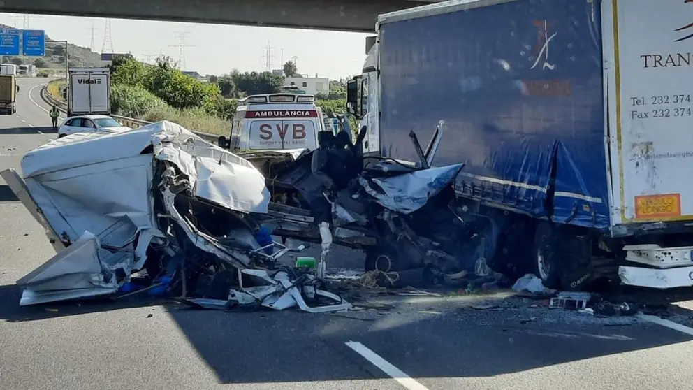 Impactante accidente de tr&aacute;fico con varios heridos en Caniles