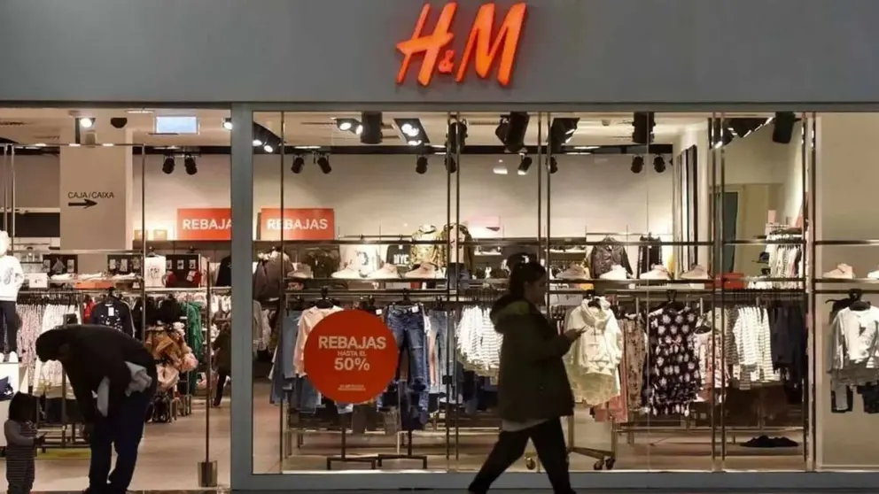 H&M arrasa con un abrigo largo en el inicio de las rebajas: casi a mitad de precio