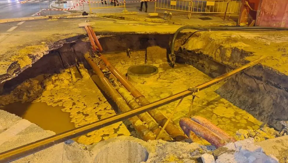 Socav&oacute;n a la entrada de C&aacute;diz