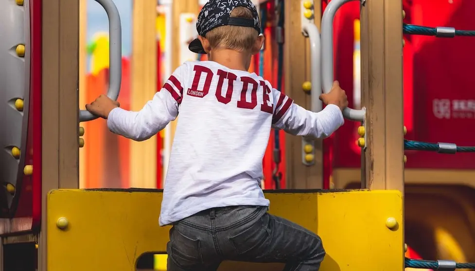 Un anciano se masturba en M&aacute;laga frente a un parque en presencia de menores