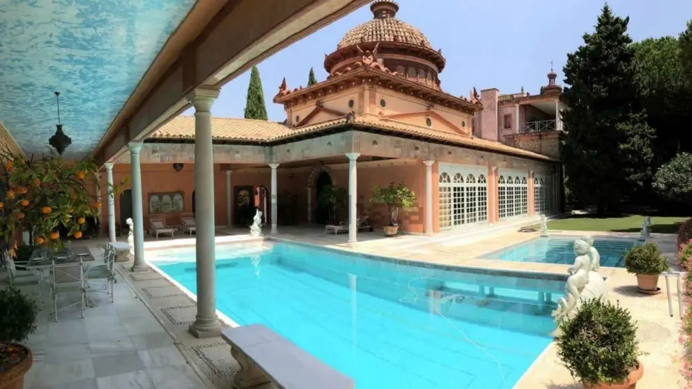La casa m&aacute;s exclusiva en venta de C&aacute;diz tiene bosques, monta&ntilde;as, jardines, fuentes y vistas al mar