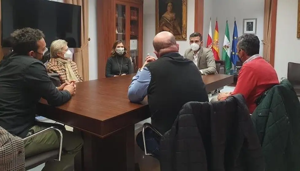 Bares y restaurantes de Almer&iacute;a mantendr&aacute;n sus terrazas sobre tarima en las calzadas hasta mayo