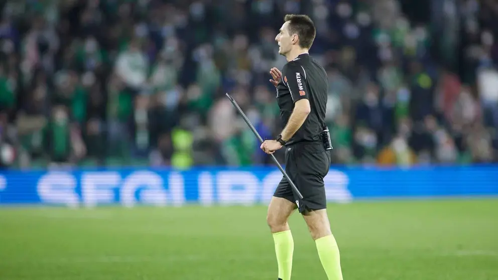 El Benito Villamar&iacute;n clausurado dos partidos por el lanzamiento de un palo en el Real Betis - Sevilla FC