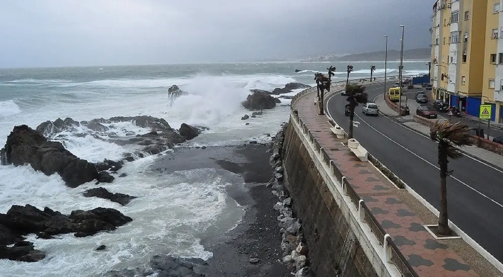 Fin de semana de oleaje y viento en C&aacute;diz, M&aacute;laga, Granada y Almer&iacute;a