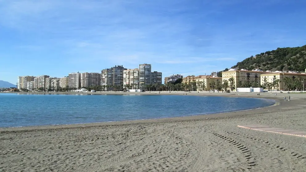 Encuentran en M&aacute;laga un cad&aacute;ver en la orilla de la playa de la Malagueta