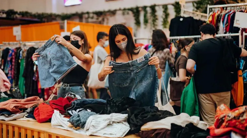 La mayor venta de kilo vintage de Europa llega a Jerez (1)