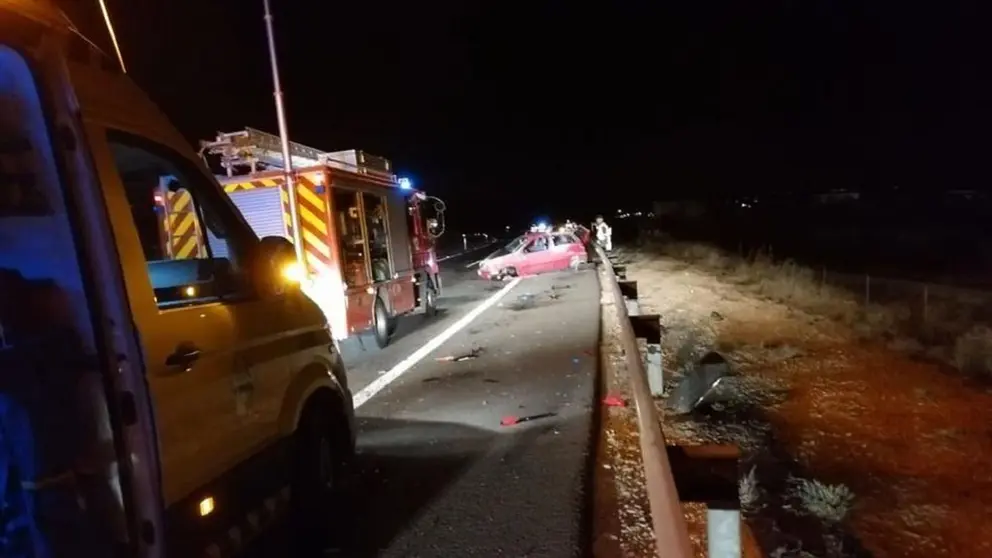 Muere una persona tras salir su coche de la carretera en Almog&iacute;a