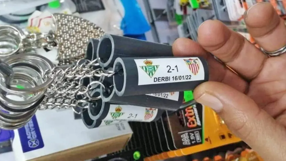 Se viraliza en Sevilla una imagen de venta de llaveros con trozos del palo que impact&oacute; con Joan Jord&aacute;n