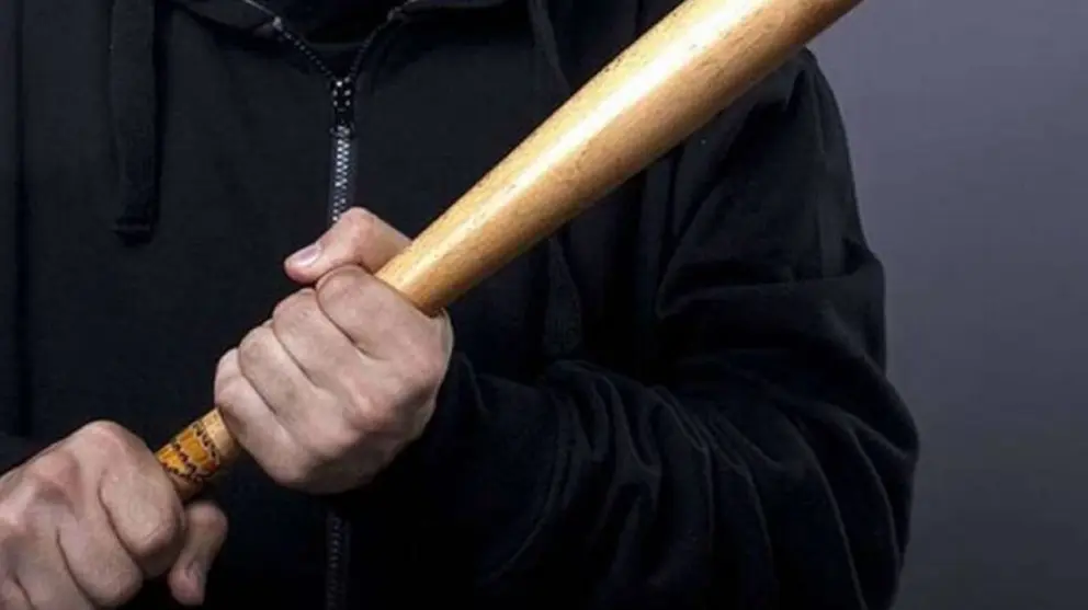 Agreden con un bate y una navaja a un hombre en Rioja