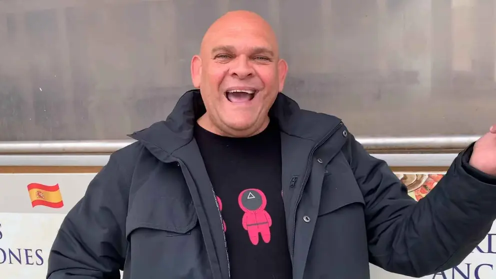 El Comandante Lara la l&iacute;a en YouTube con su particular forma de ense&ntilde;ar idiomas