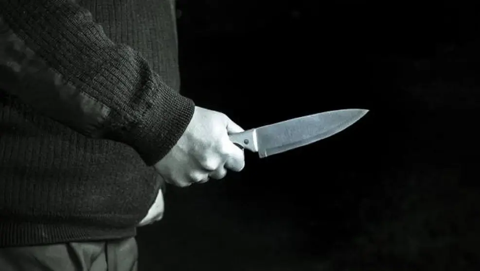 Apu&ntilde;alan a una menor en plena calle en Sevilla