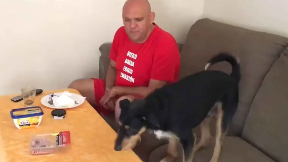 El Comandante Lara rescata el v&iacute;deo de la discusi&oacute;n por el jam&oacute;n de york