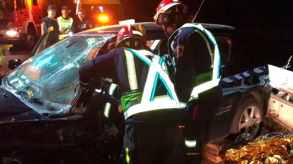 Impactante choque entre 2 coches en el Camino de Ronda de Granada