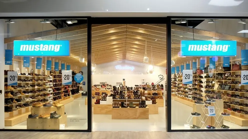 Mustang sigue arrasando con sus botines estilo militar que te hacen desfilar al paso de la moda de primavera