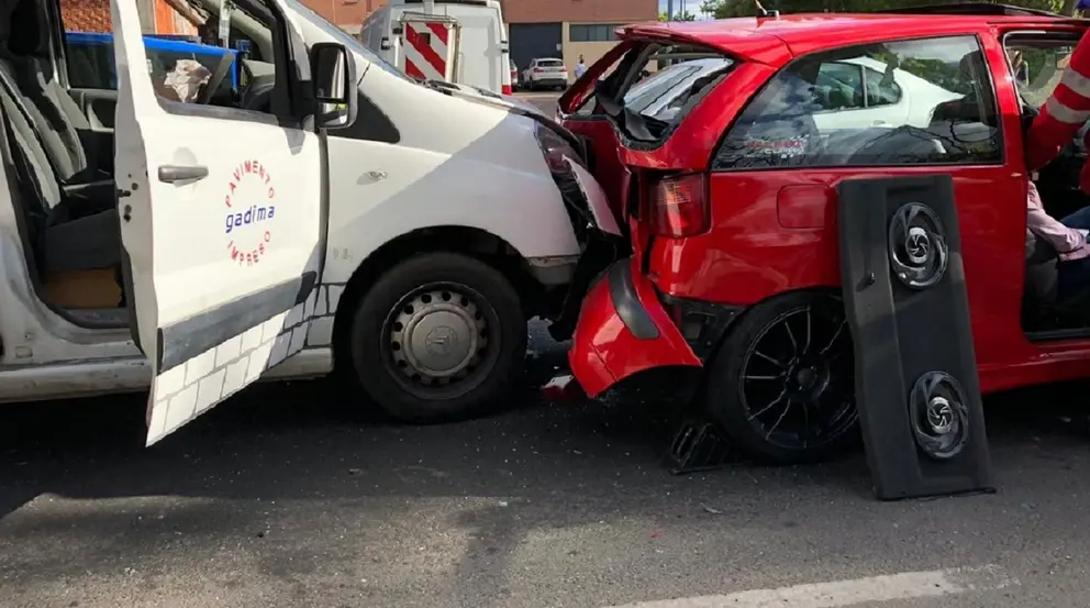 Un choque entre dos turismos y una furgoneta deja 6 heridos en Cuevas del Almanzora