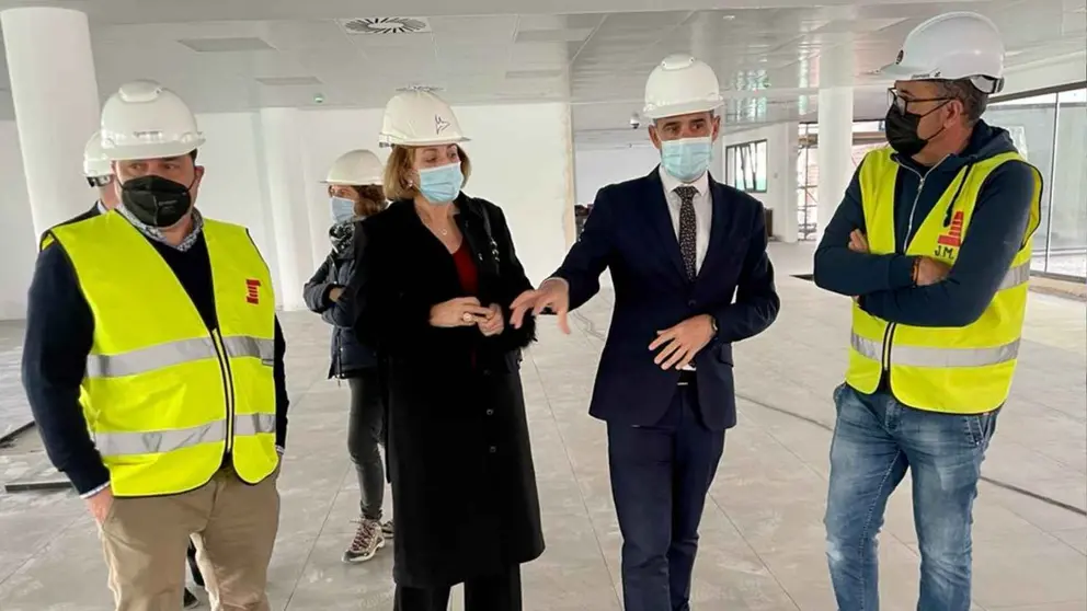 Jos&eacute; Pacheco durante su visita a las obras Oficina Integral de la Seguridad Social en Jerez