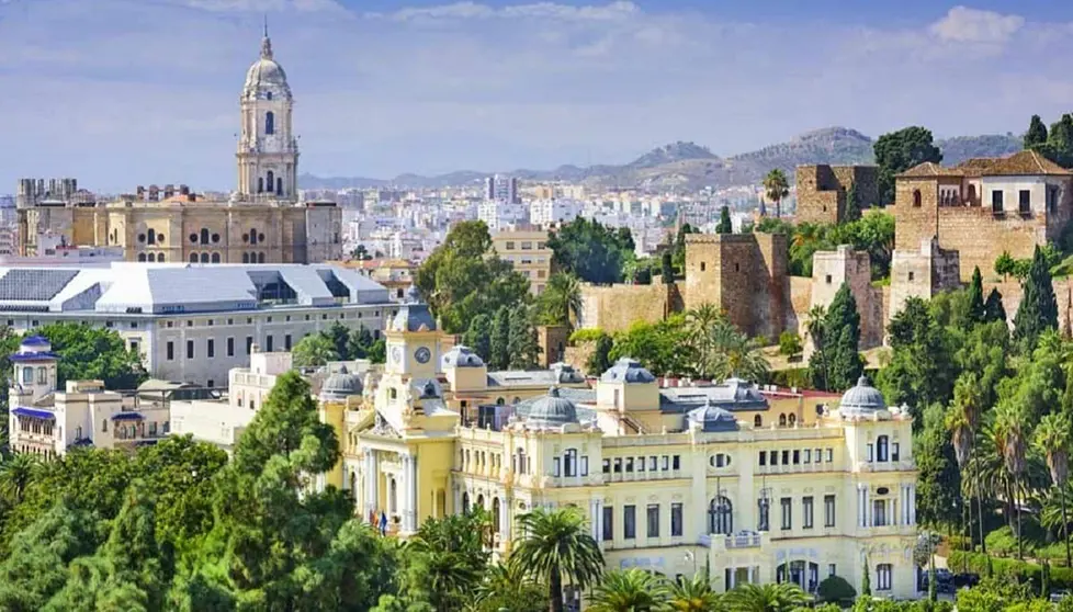 Un hombre intenta asfixiar a su pareja en M&aacute;laga capital