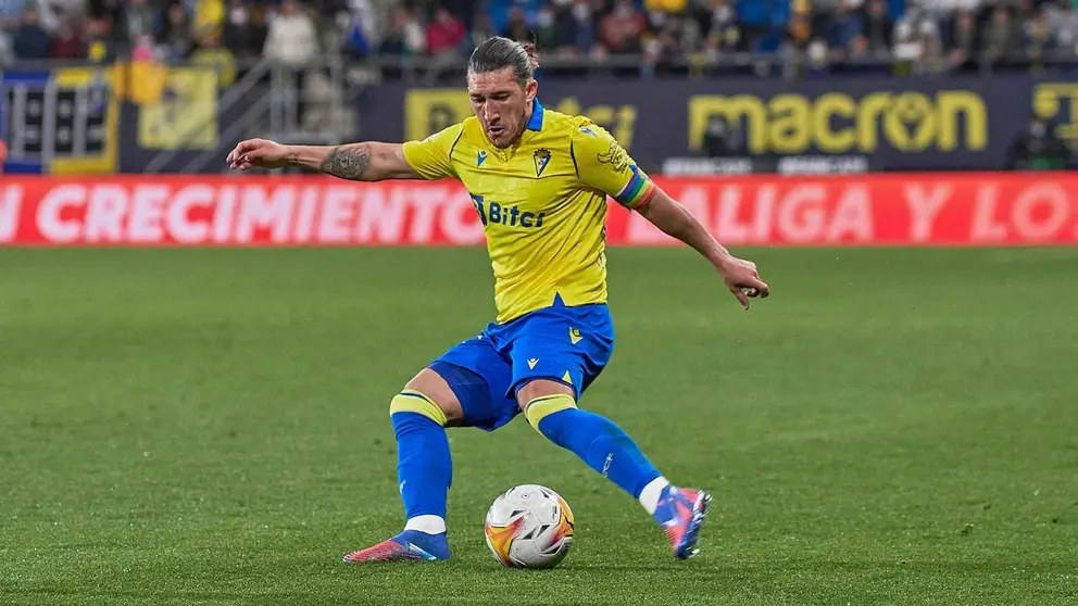 Pacha Espino se perder&aacute; su primer partido de la temporada con el C&aacute;diz CF por sanci&oacute;n