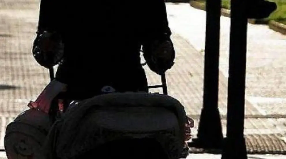 2 mujeres usan un beb&eacute; de juguete en Almer&iacute;a para cometer sus robos