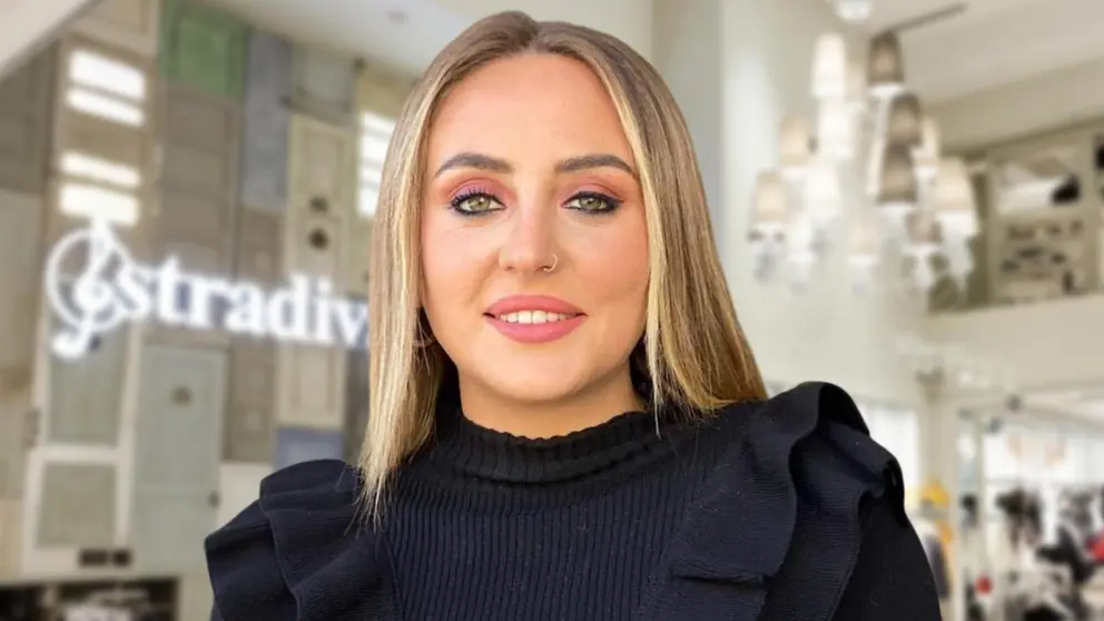 Roc&iacute;o Flores pasea con el c&aacute;rdigan de moda que arrasa en Stradivarius mensaje oculto a Roc&iacute;o Carrasco