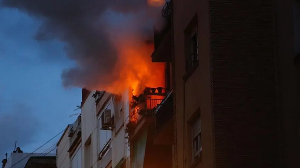 En llamas una vivienda en Torremolinos tras un incendio