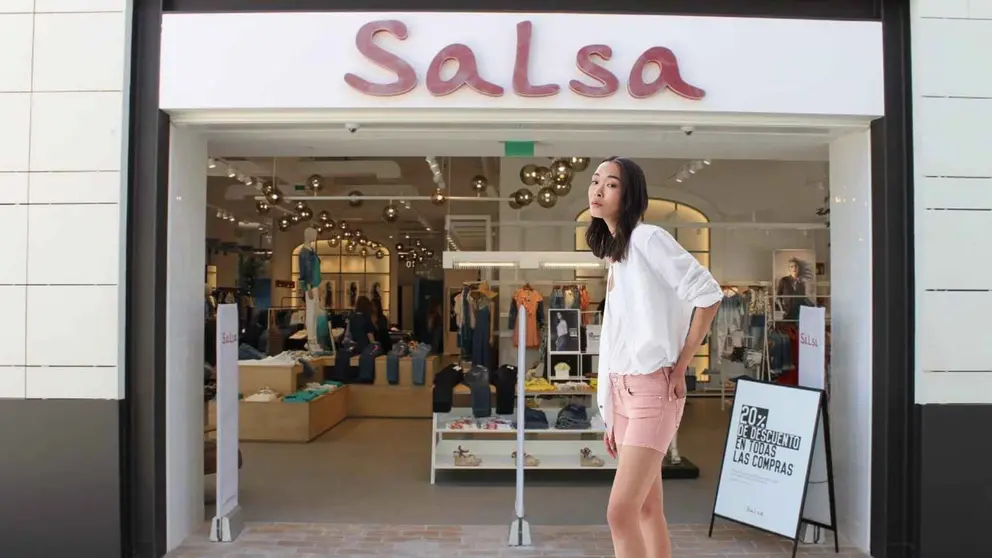 El pantal&oacute;n corto rosa 'push up' que resalta tus curvas y el moreno en verano