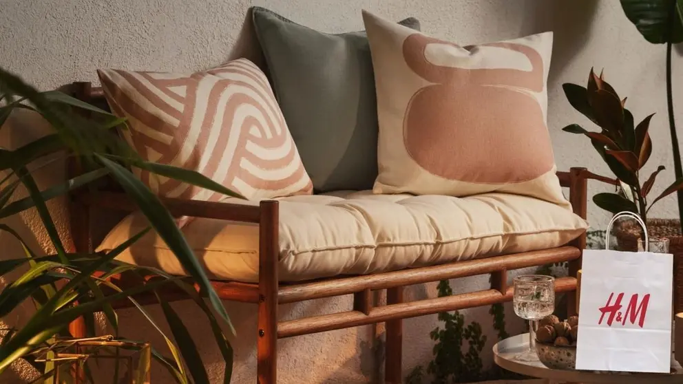 H&M agota las existencias del banco de madera que parece llegado de la India