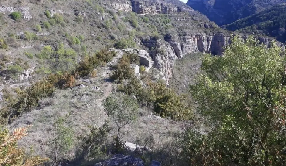 Un trabajador cae por un barranco de 200 metros en Aroche