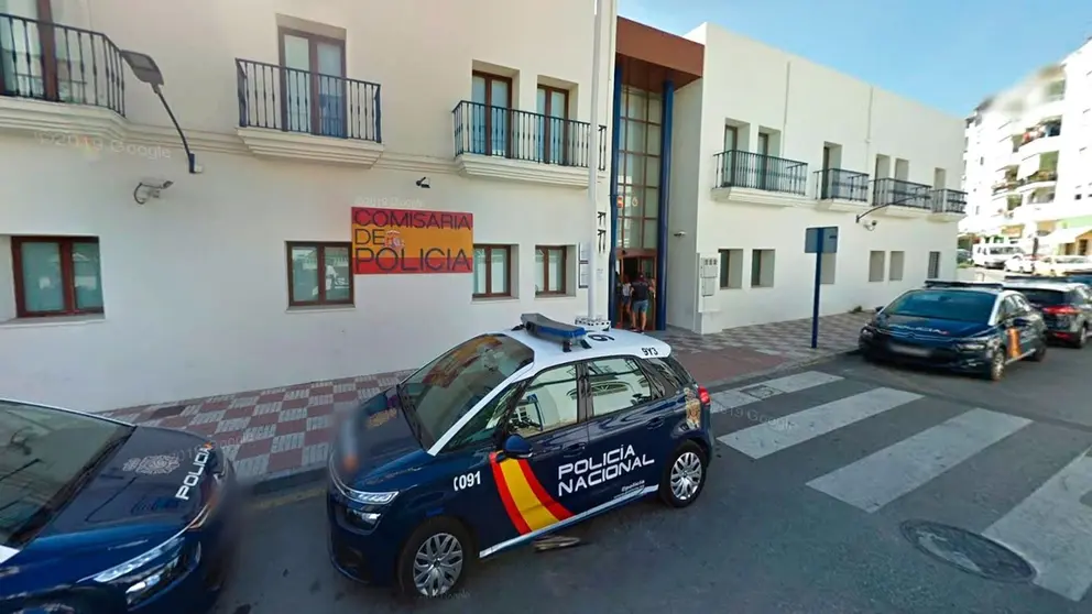 Exhibe su cuerpo ante menores en plena calle en Estepona