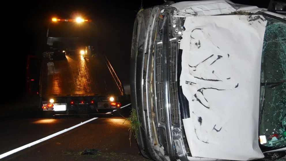 Un hombre muerto y una mujer herida tras volcar un veh&iacute;culo en Adra