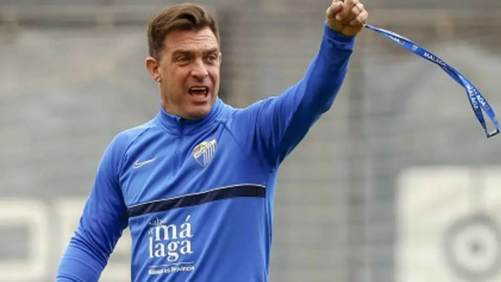 Pablo Guede en un entrenamiento del M&aacute;laga CF