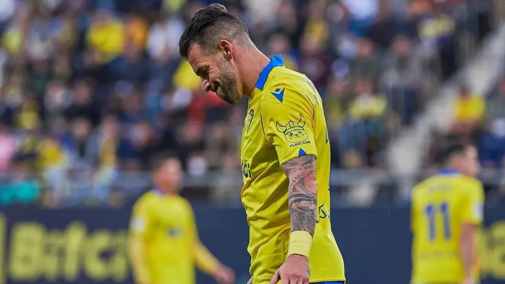 &Aacute;lvaro Negredo se lamenta durante el C&aacute;diz CF - Athletic Club | Salvador L&oacute;pez Medina para El MIRA