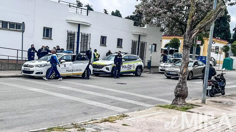 Intenta robar en el Cash Converter de Jerez, da&ntilde;a coches y acaba a patadas con la Polic&iacute;a Local