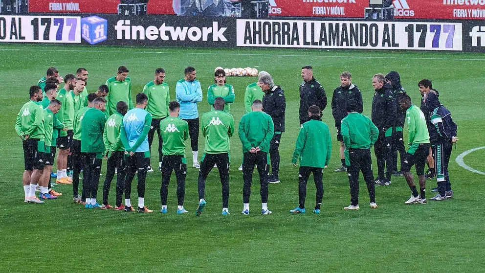 Charla de Manuel Pellegrini en el &uacute;ltimo entrenamiento antes de la final de Copa del Rey | Salvador L&oacute;pez para El MIRA