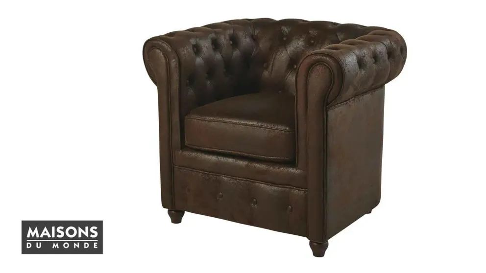 El sill&oacute;n tipo chester de Risto Mejide que tiene Maisons du Monde toque vintage para el sal&oacute;n