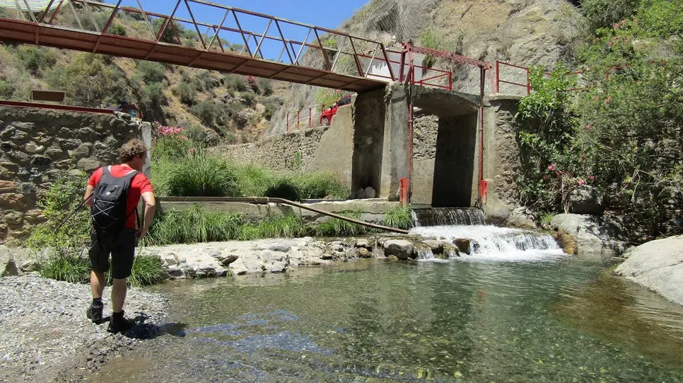 Un anciano es arrastrado en su coche por la corriente en el r&iacute;o Grande de Tolox en M&aacute;laga