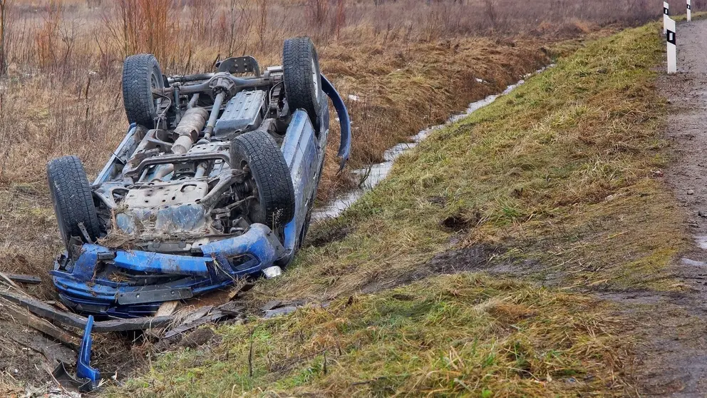 Muere un hombre tras volcar el coche que conduc&iacute;a en Archidona