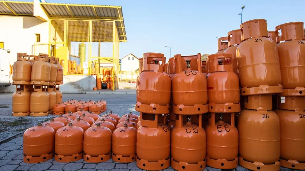 Roban m&aacute;s de 200 bombonas de butano en gasolineras de Granada
