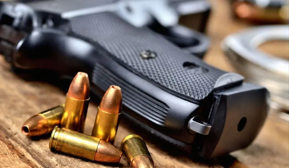 Acaban a tiros en Baza tras discutir por poner la m&uacute;sica alta de madrugada