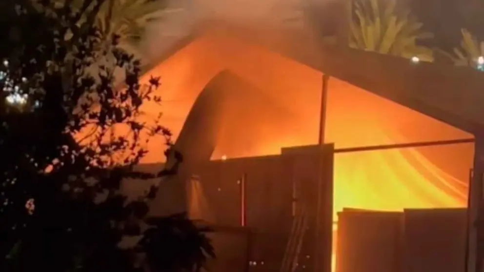 En llamas la caseta de Los Jud&iacute;os en la Feria de Jerez 2022