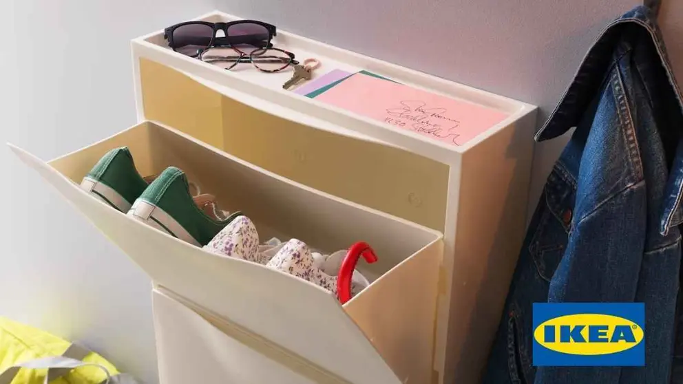 El mueble que deja despejado el suelo de la entrada de casa arrasa en Ikea: solo 20 euros