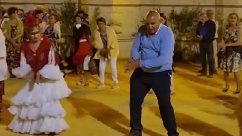 Mayores bailando en la Feria de Jerez 2022