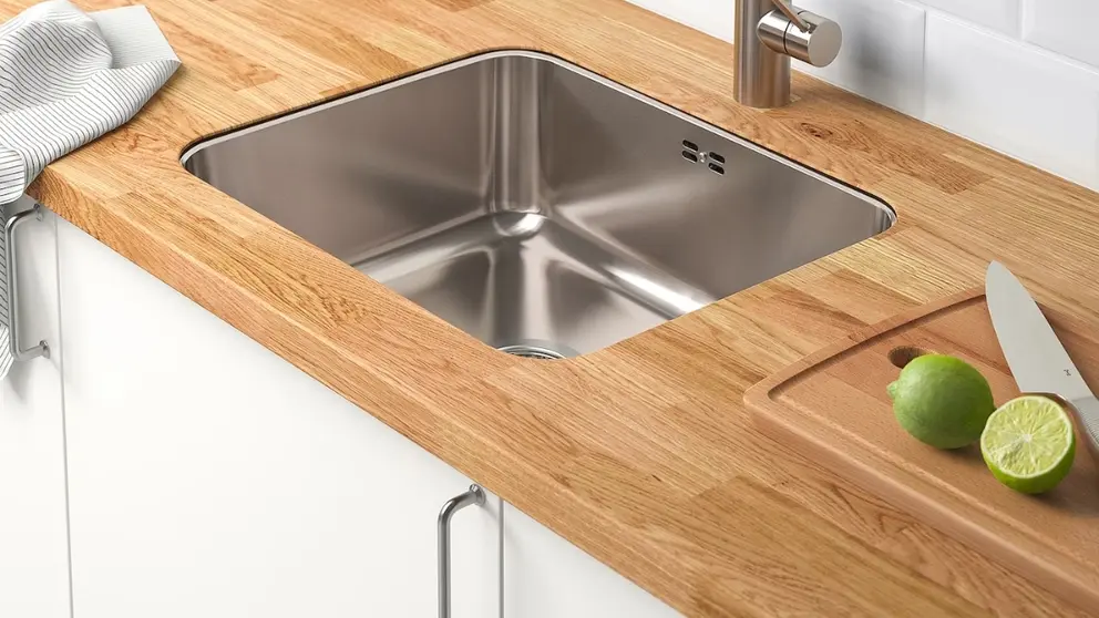 Las encimeras a medidas que m&aacute;s se llevan en Ikea para cambiar el aspecto de la cocina es color madera