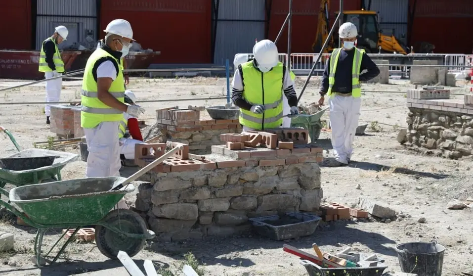 Andaluc&iacute;a vuelve a liderar el descenso del paro en Espa&ntilde;a con 20.341 desempleados menos