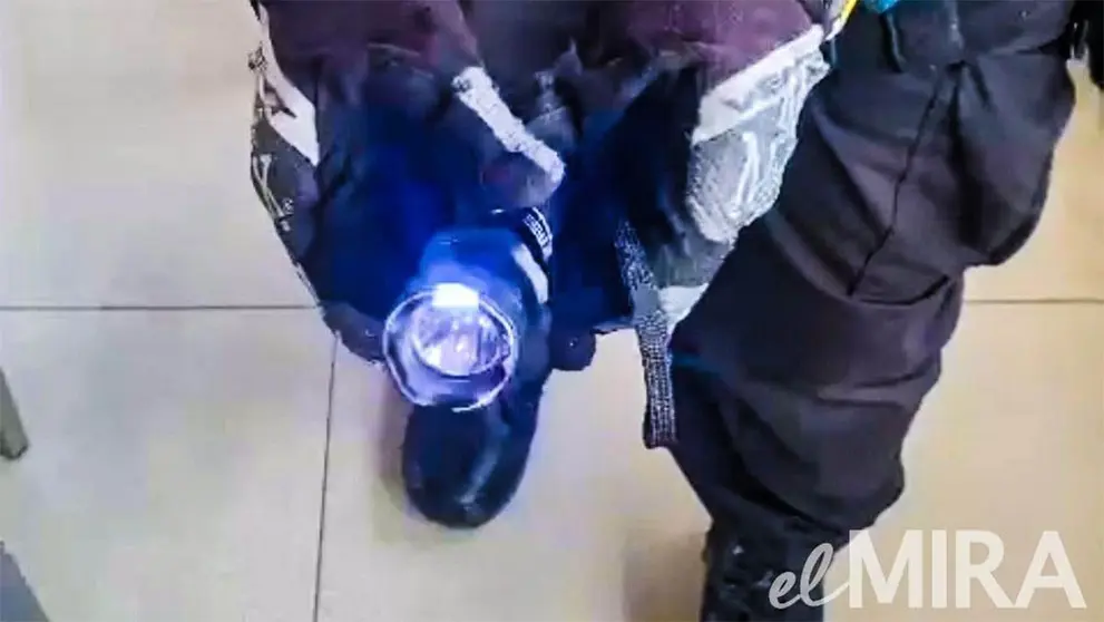 Unos j&oacute;venes pasean por Jerez con un taser y navajas camino de un prost&iacute;bulo