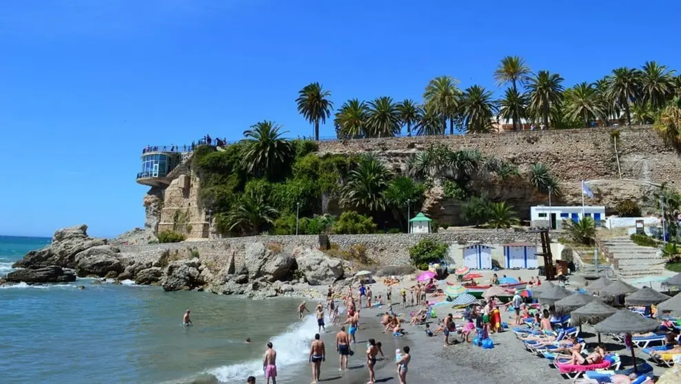 Encuentran el cad&aacute;ver de una mujer en una playa de Nerja