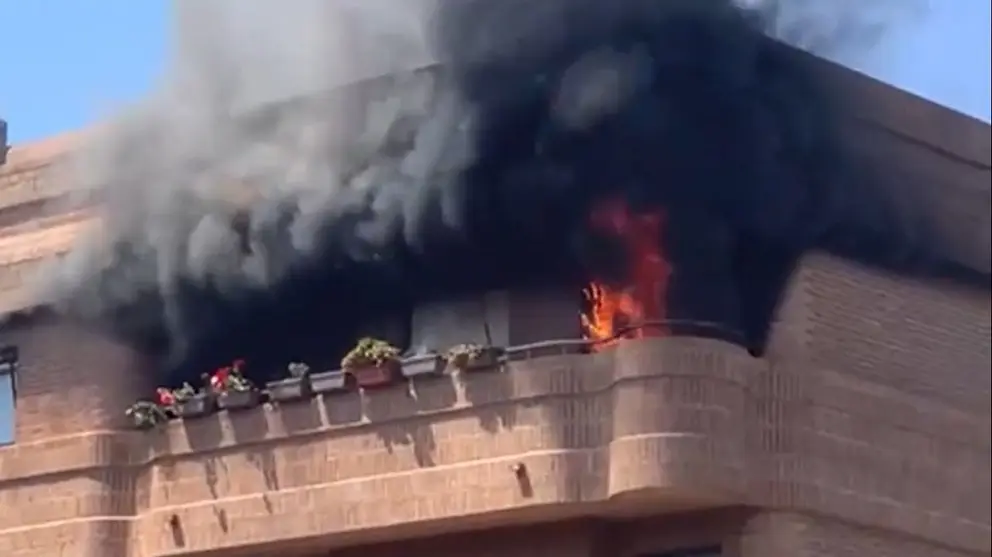 P&aacute;nico en Estepona. As&iacute; ha sido el incendio en un piso con graves consecuencias