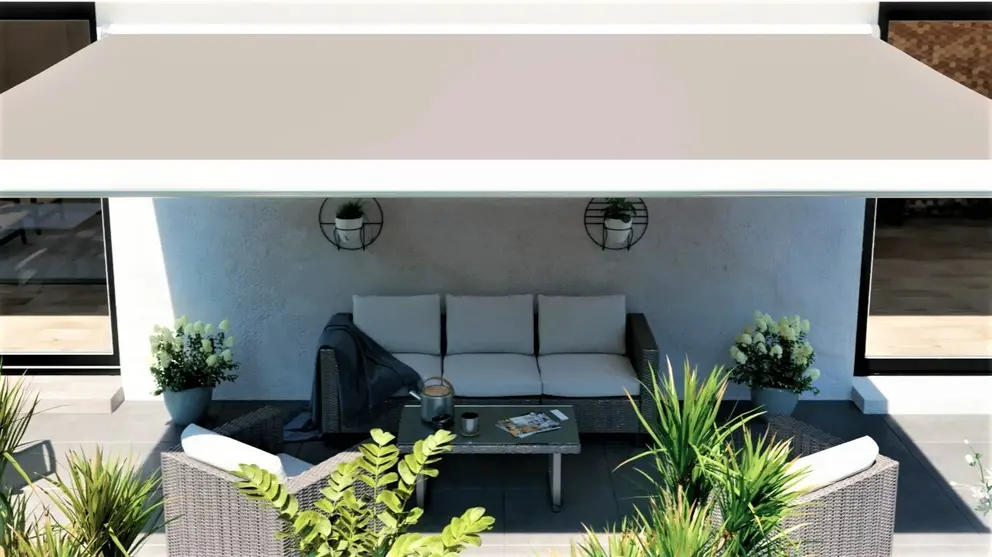 La mejor rebaja de Leroy Merlin de junio en un toldo de 3 metros que queda perfecto en la terraza